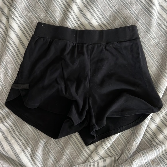 Worn once brand new lounge shorts - Picture 2 of 4